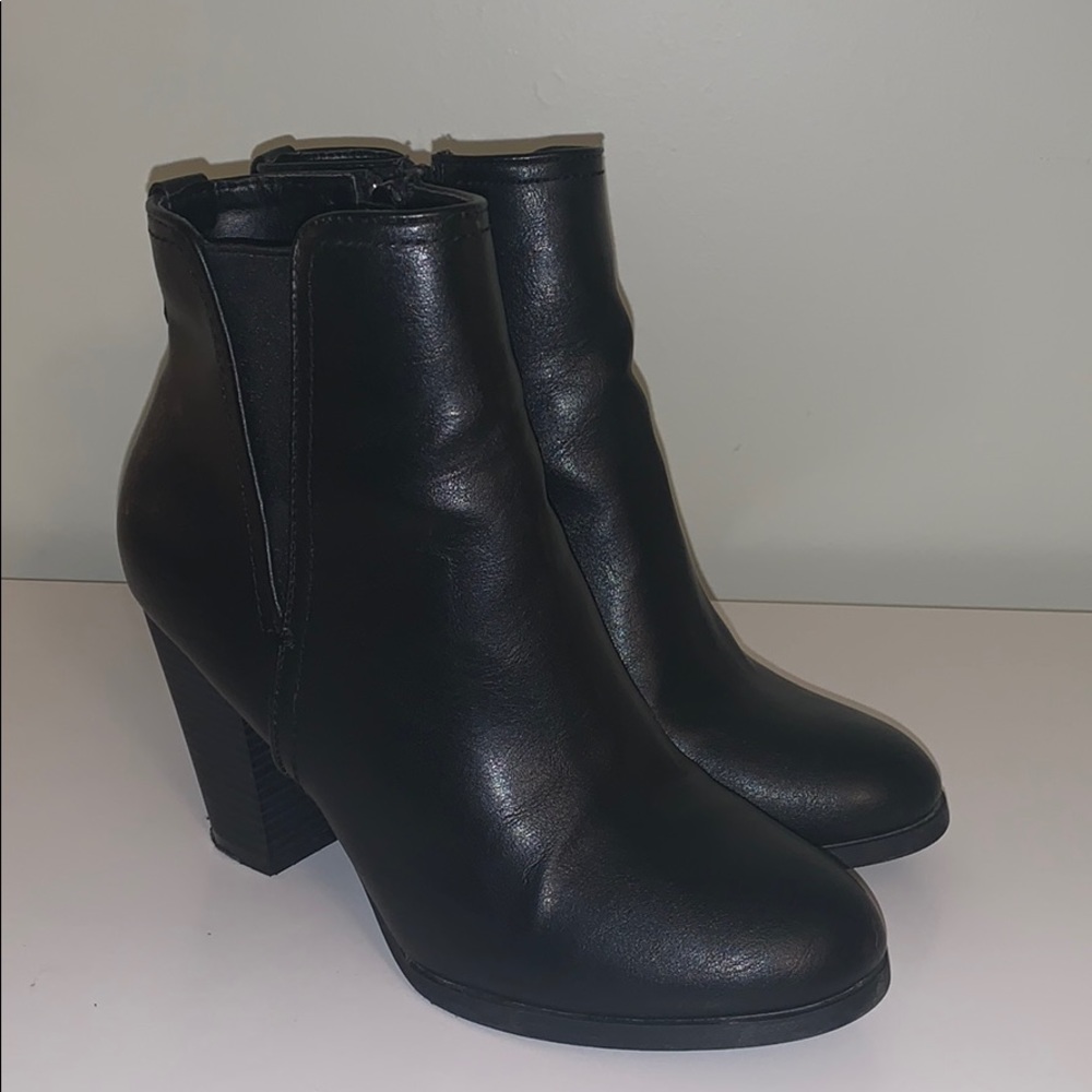 Call it Spring black boots!๐ค - Picture 1 of 2